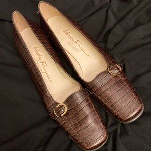 FERRAGAMO CHOCOLATE CROC PUMPS - SZ 6